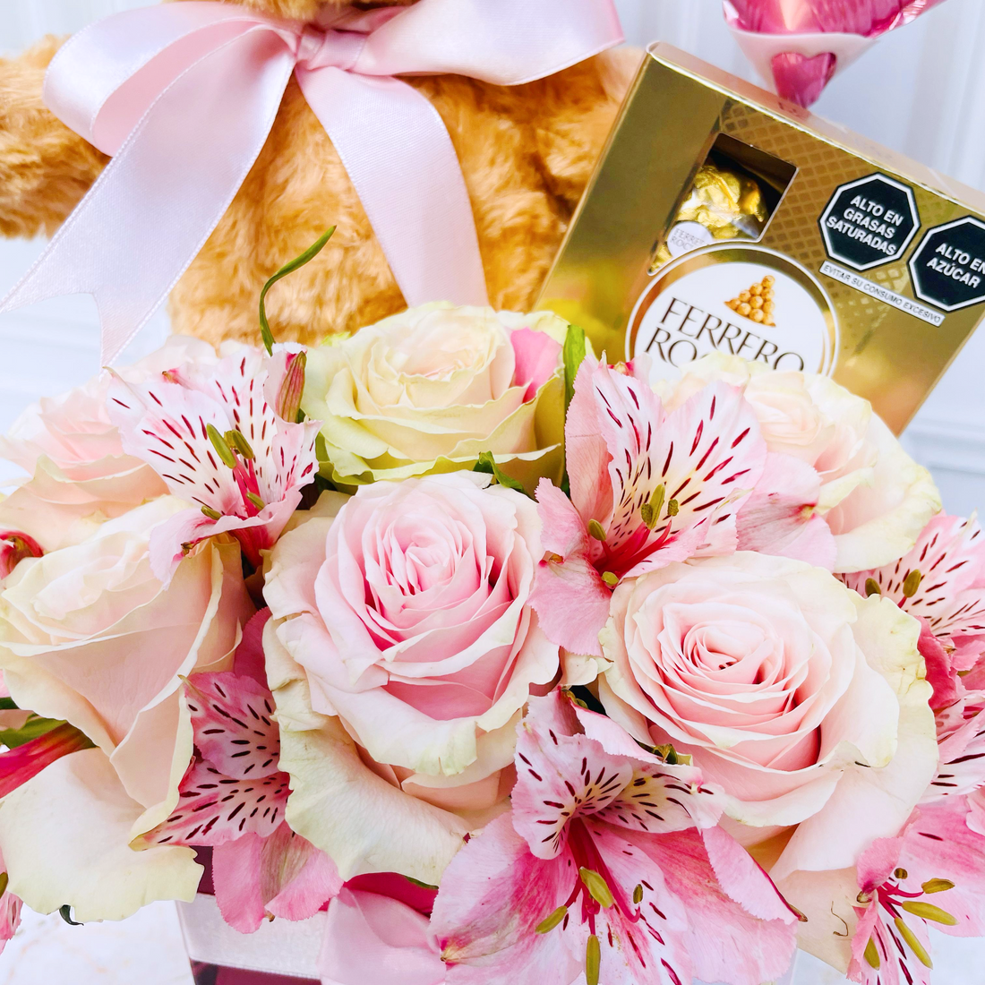 Caja de Rosas con Peluche