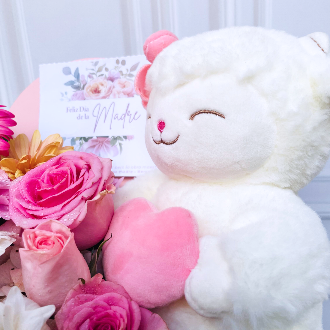 Peluche Corderito & Flores