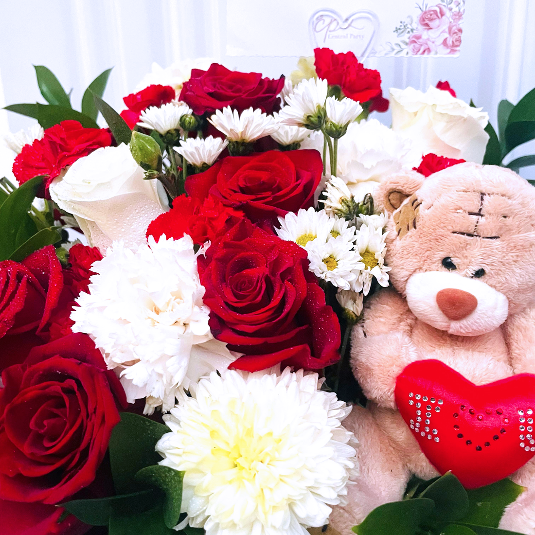 Caja de Rosas con Mini Peluche