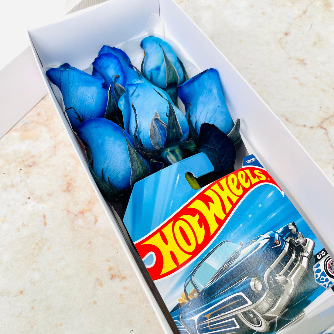 Box 6 Rosas Azules & Hotwheels