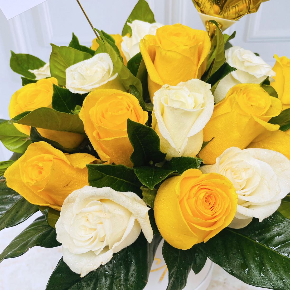 Box 24 Rosas blancas & amarillas