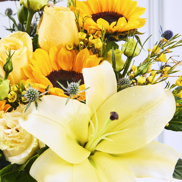 Canasta Lirio Blanco y Girasoles