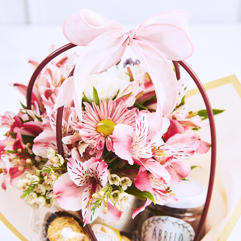 Gift Box Astromelias & Dulces