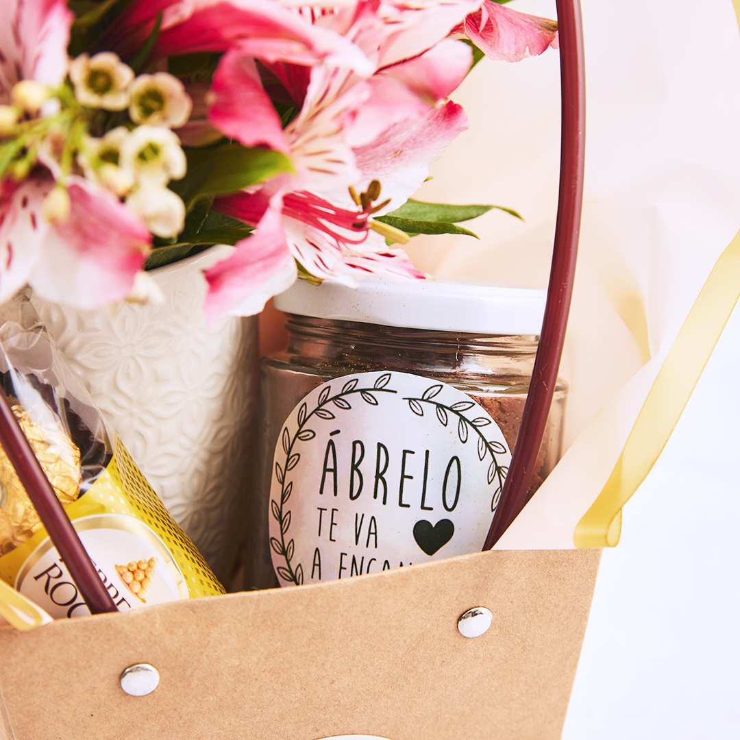 Gift Box Astromelias & Dulces