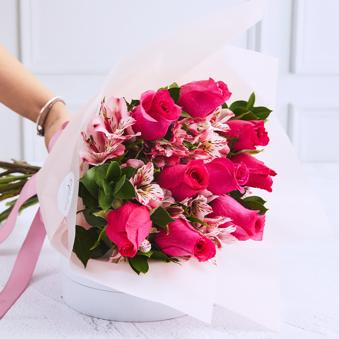 Ramo 9 Rosas Fucsias & Astromelias Rosadas