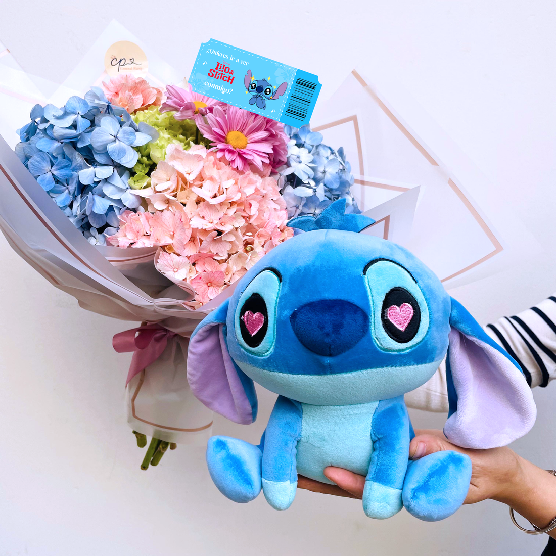 Pack Ramo Mixtura Hortensias + Stitch Corazón