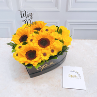 Box Girasoles & Rosas Corazón
