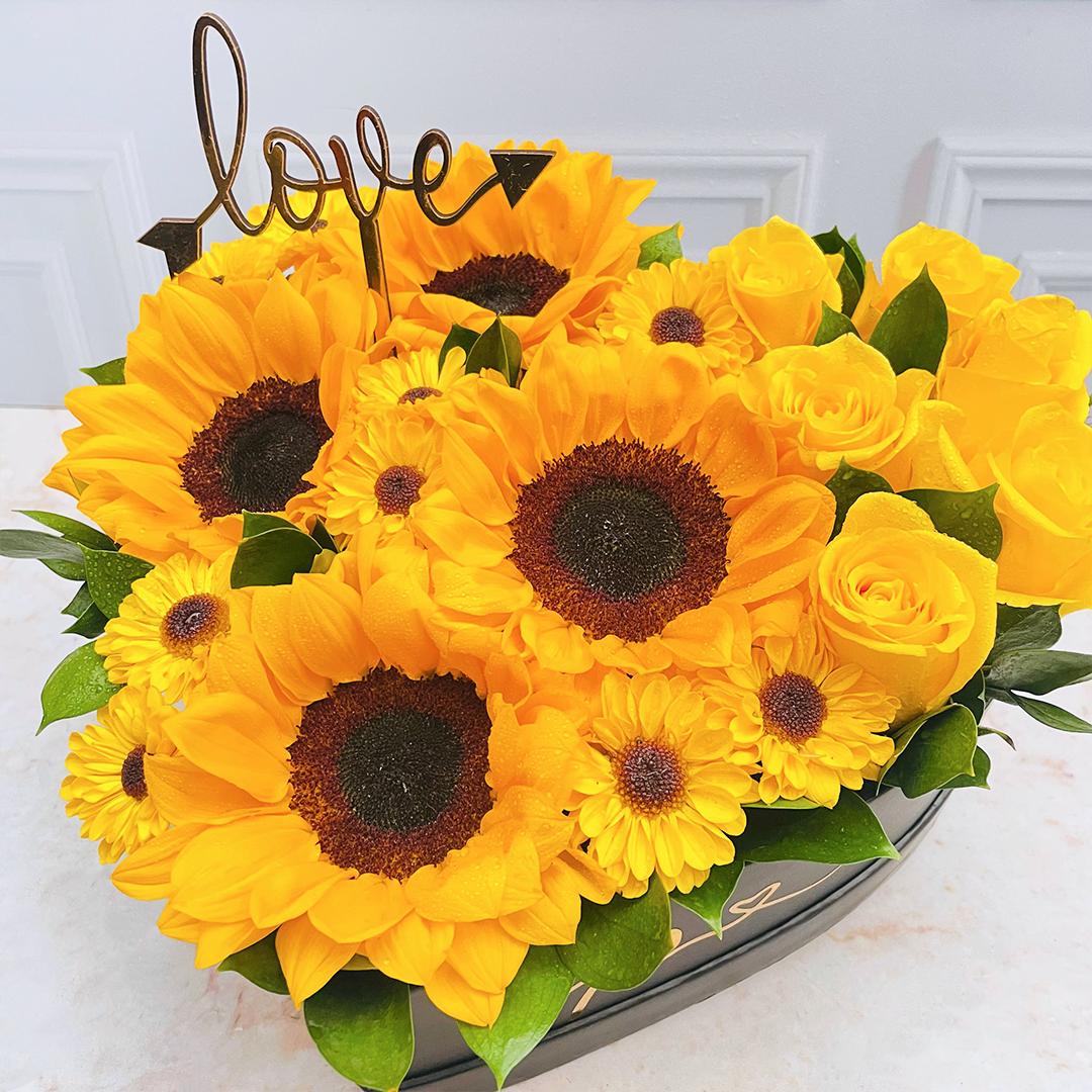 Box Girasoles & Rosas Corazón